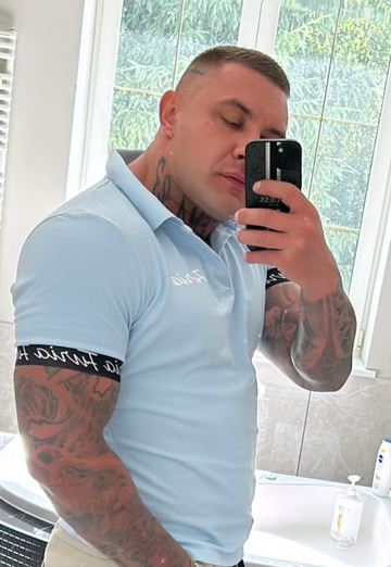 Adrian (@adrian2283) — my photo № 1