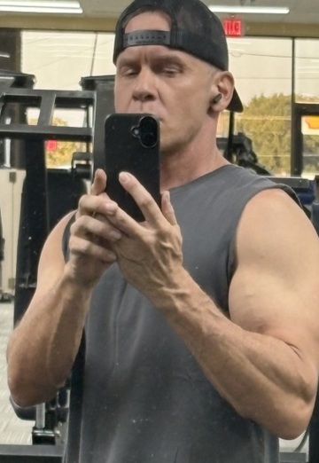 Aaron (@aaron1025) — my photo № 4